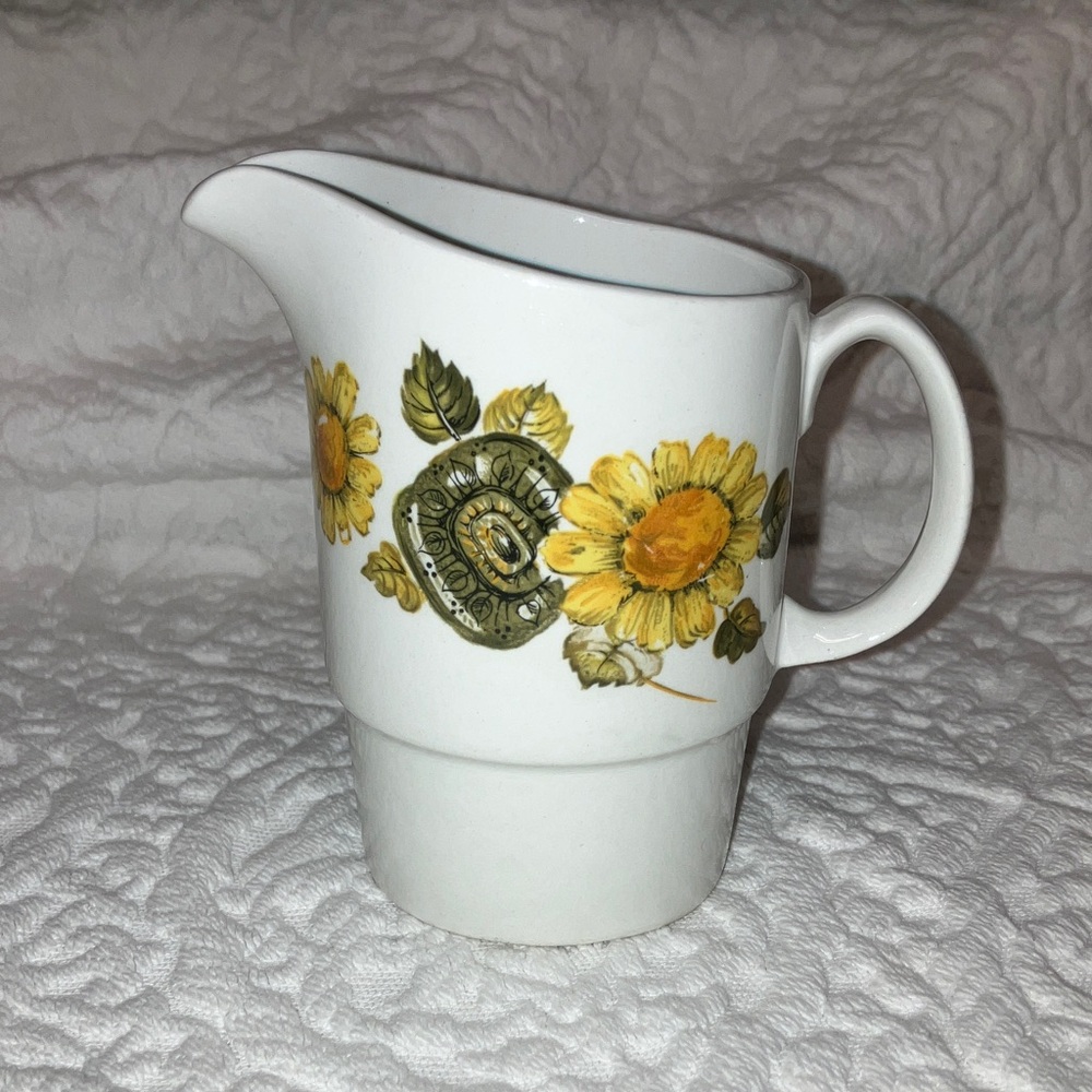 Vintage Johnson Bros ironstone small jug or creamer, daisy pattern